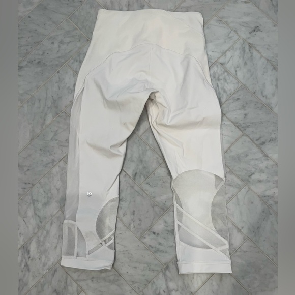 Lululemon Clear the Court Crop 21 inch white mesh leggings size 6 - Picture 5 of 10